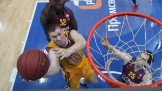 С мячом Пол Дэвис