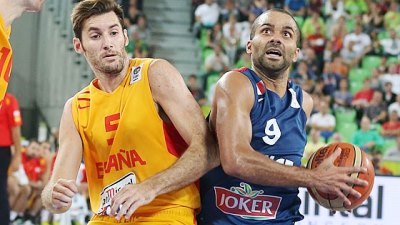 Тони Паркер (справа) и Руди Фернандес