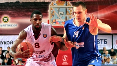 Деметрис Николс (слева)