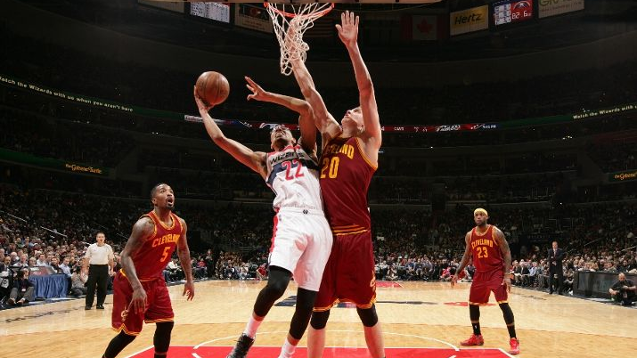 Тимофей Мозгов (справа) против Отто Портера