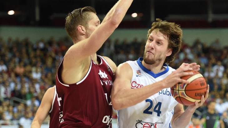 Ян Веселы (с мячом)