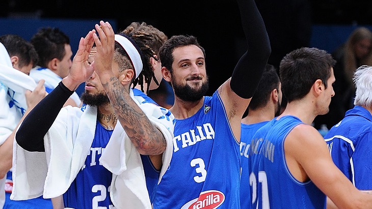 Марко Белинелли (в центре)