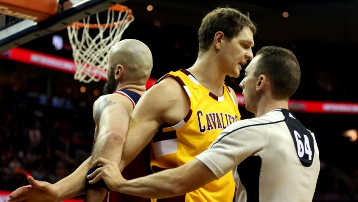 Гортат, Мозгов и рефери