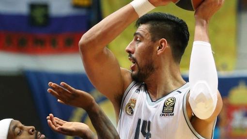 Густаво Айон