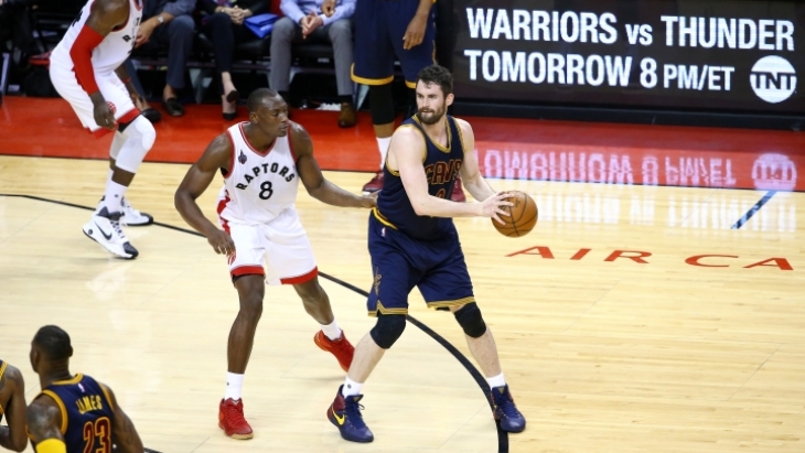 Кевин Лав (справа) и Бисмарк Бийомбо