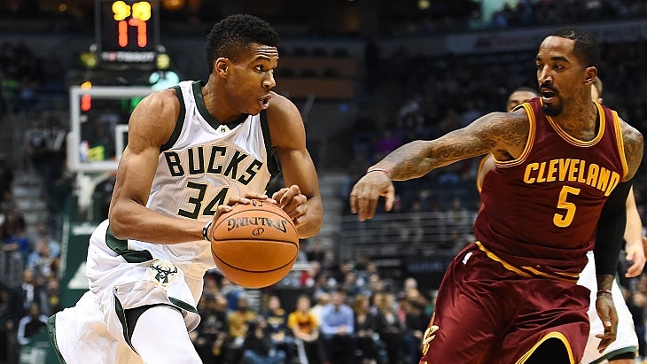 Яннис Адетокунбо и Джей Ар Смит