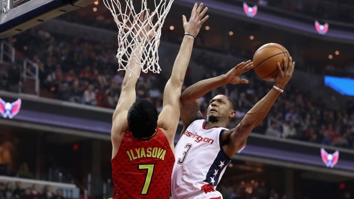 Брэдли Бил (справа) против Эрсана Ильясовы