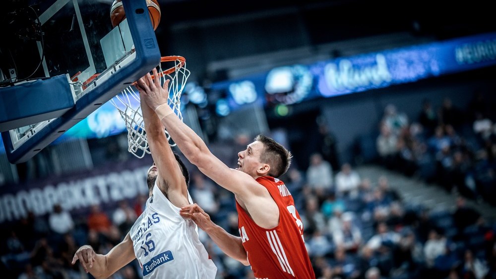 Костас Папаниколау (слева) и Матеуш Понитка