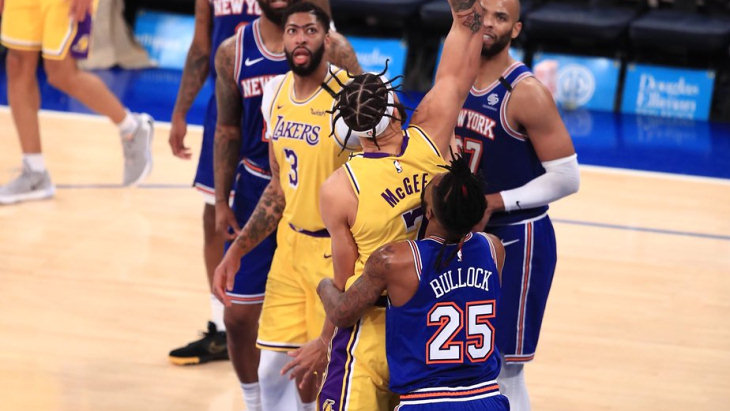 «Нью-Йорк» — «Лос-Анджелес Лейкерс»