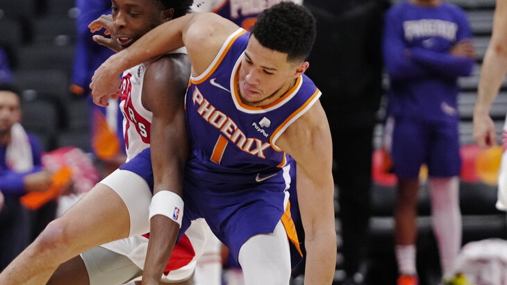 Девин Букер