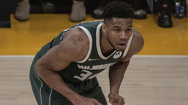 Яннис Адетокунбо