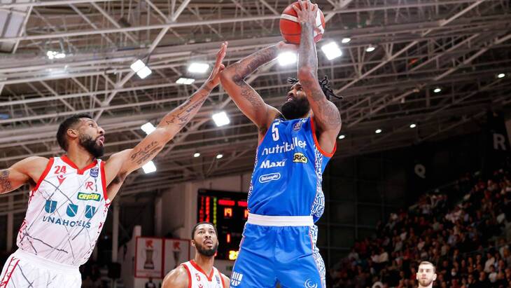 Снайпер «Уралмаша» Октавиус Эллис