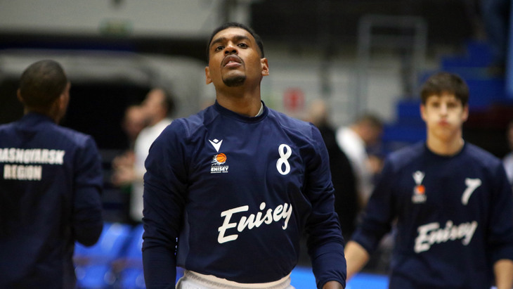 Защитник хозяев Ксэвьер Ратэн-Мэйс