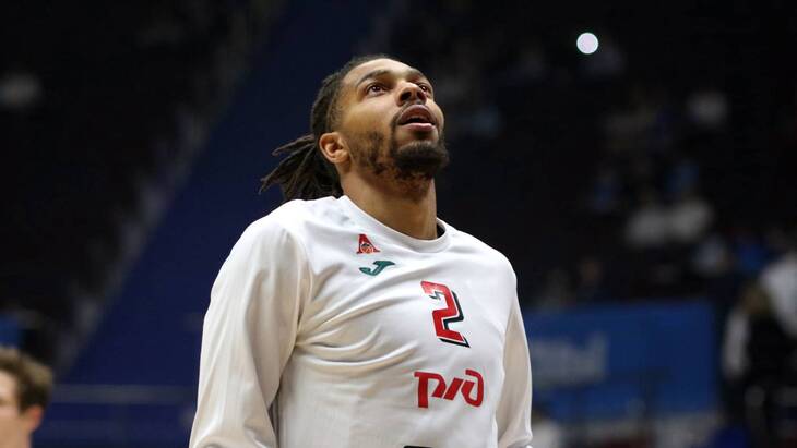 Защитник хозяев Девон Акун-Пёрселл