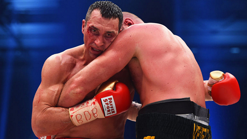 Владимир Кличко в бою с Тайсоном Фьюри