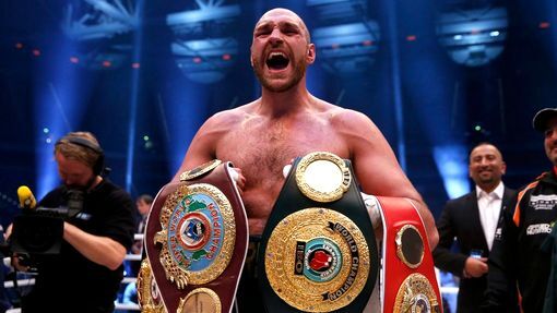 Тайсону Фьюри придется расстаться с чемпионскими поясами