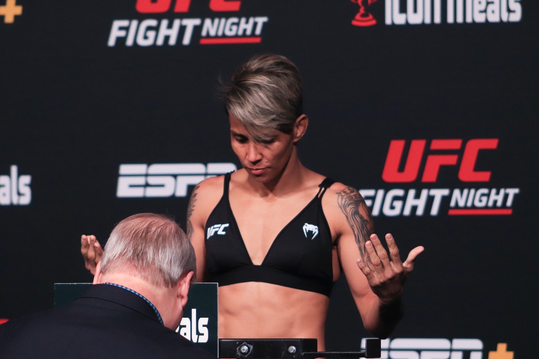 Аманда Лемос