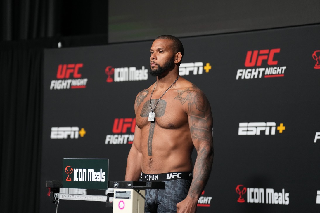 Тиаго Сантос