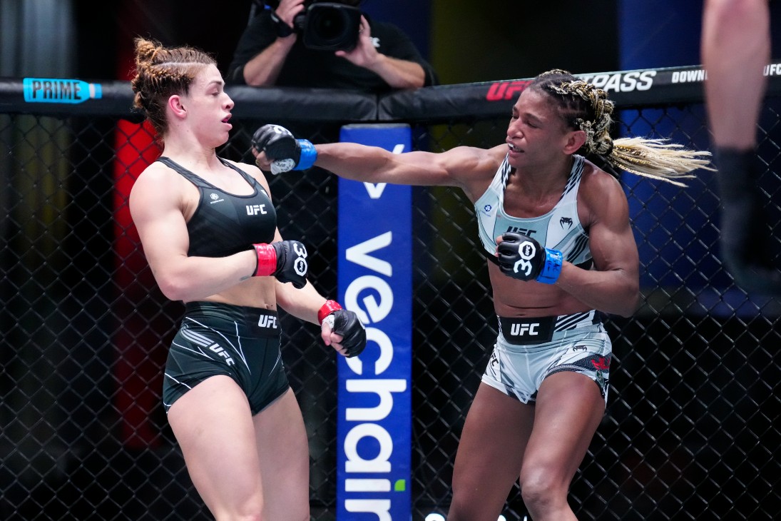 Маккензи Дерн и Анджела Хилл