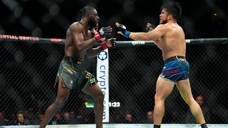 Генри Сехудо (справа)