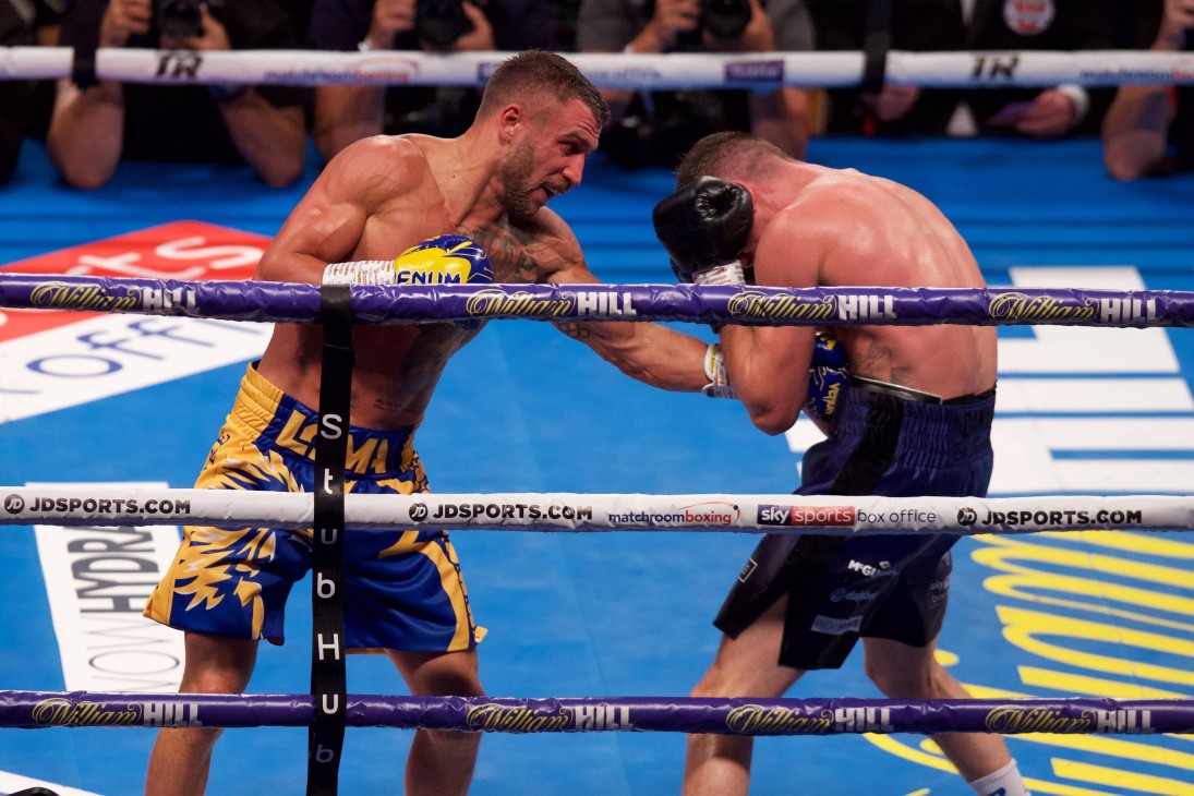 Василий Ломаченко (слева)