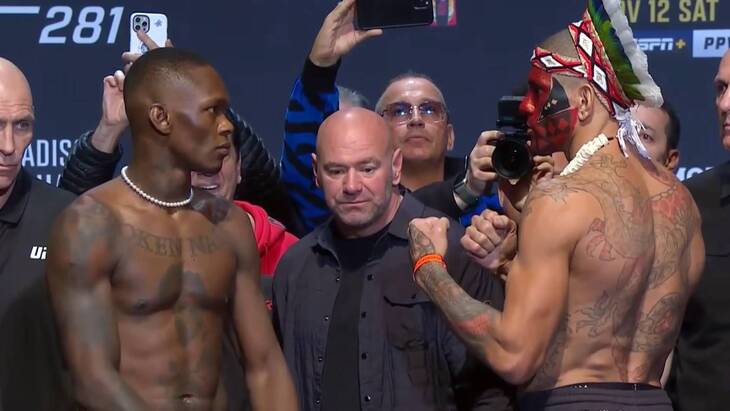 Исраэль Адесанья (слева)