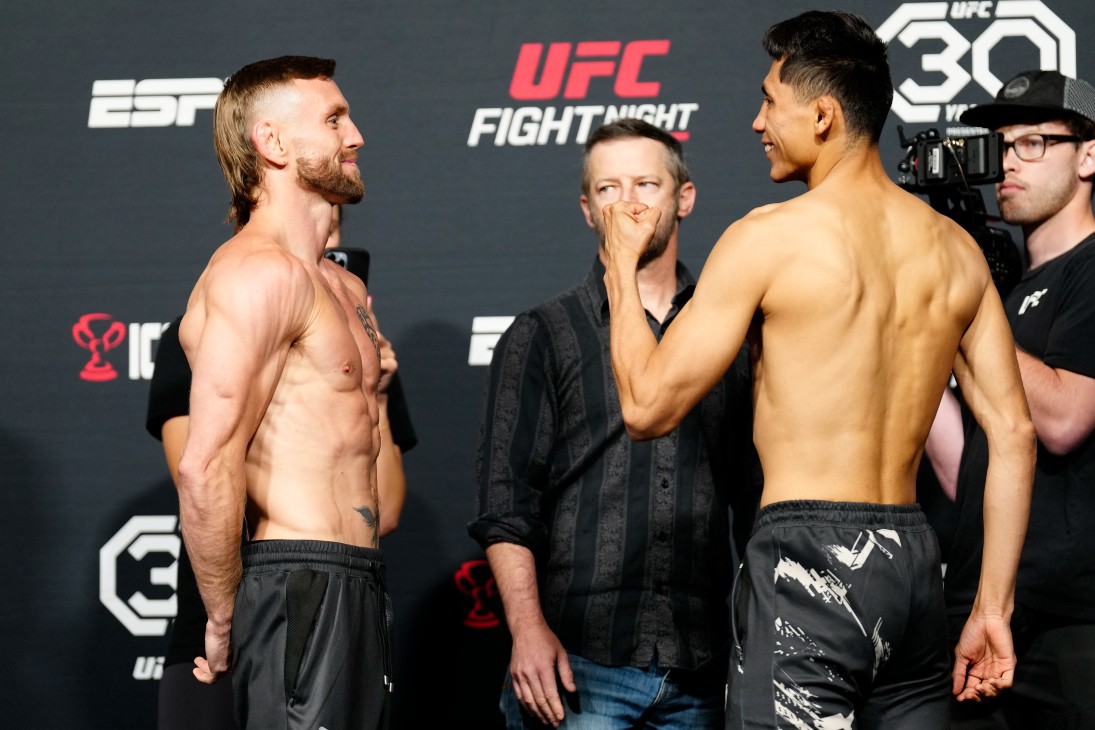 Тим Эллиот (слева)