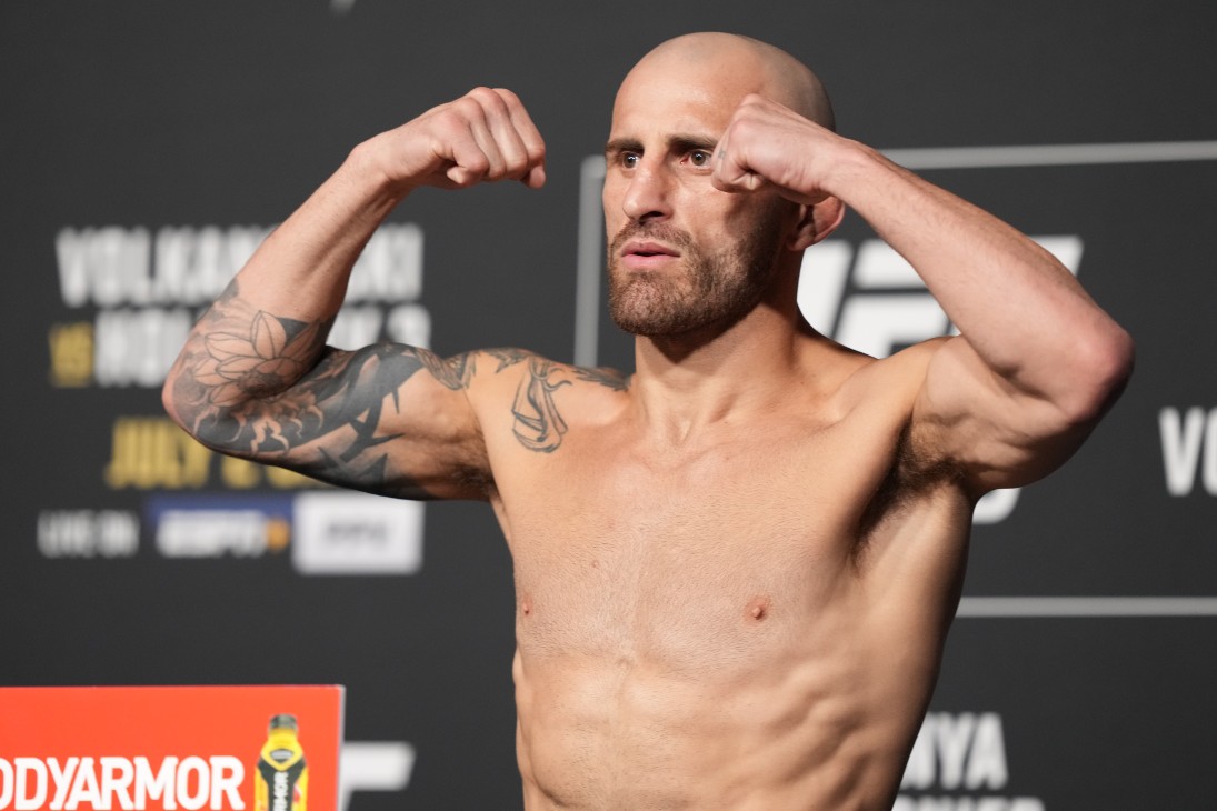 Александр Волкановски