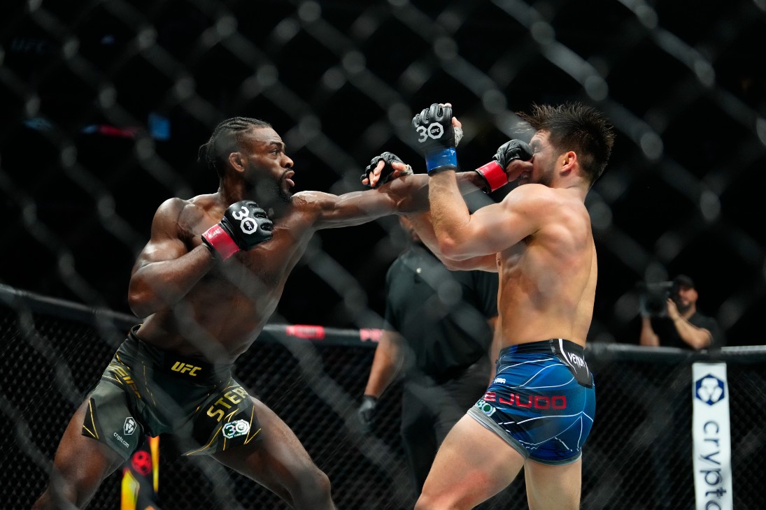 Алджамейн Стерлинг против Генри Сехудо