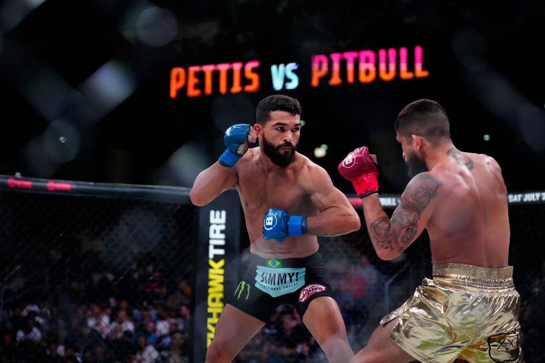 Патрисио Фрейре (слева)