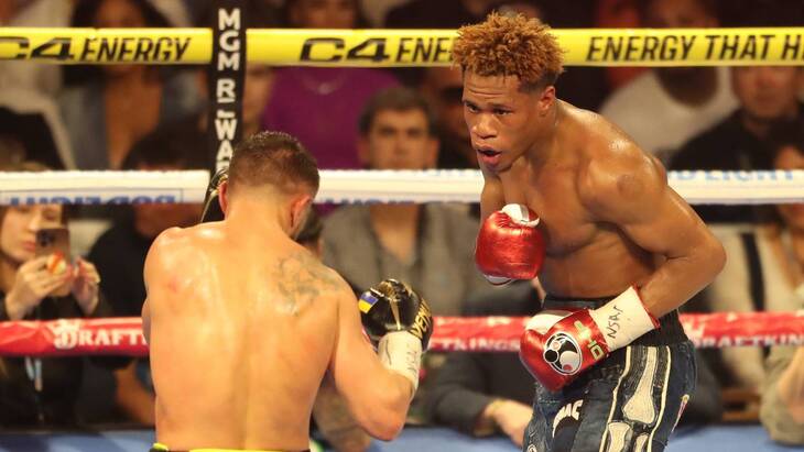 Девин Хэйни (справа)