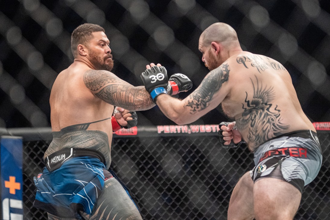 Джастин Тафа (слева)