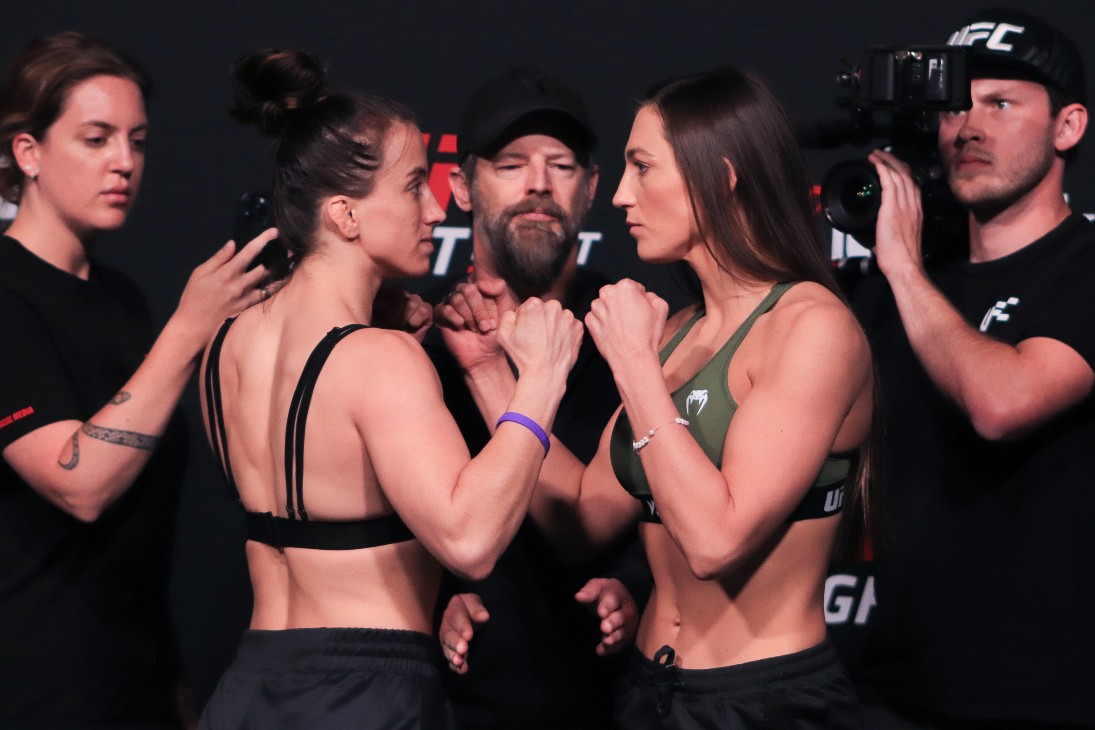 Мэйси Барбер (слева)