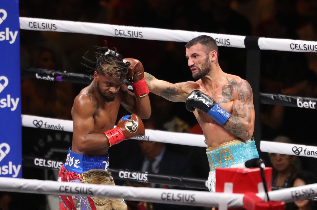 Эштон Сильве (справа)