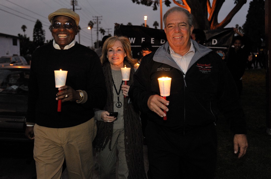 Боб Фостер в возрасте 75 лет (слева)