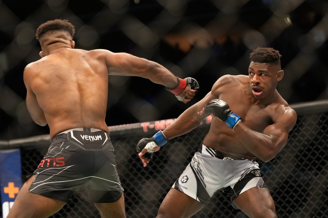 Хоакин Бакли (справа)