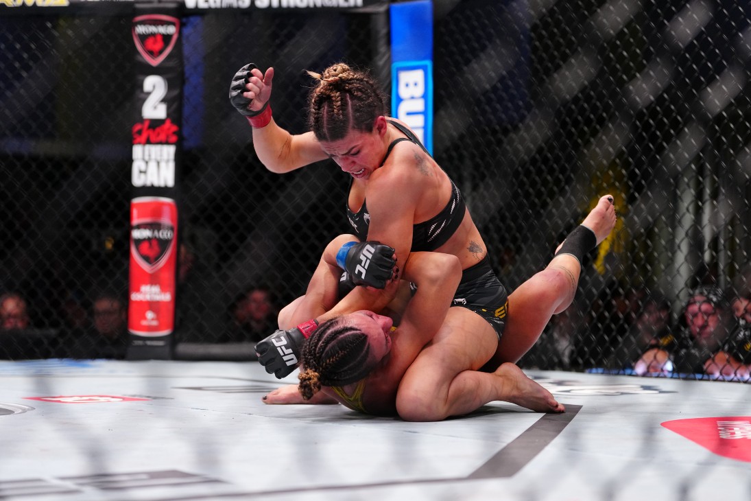 Аманда Рибас против Маккензи Дерн