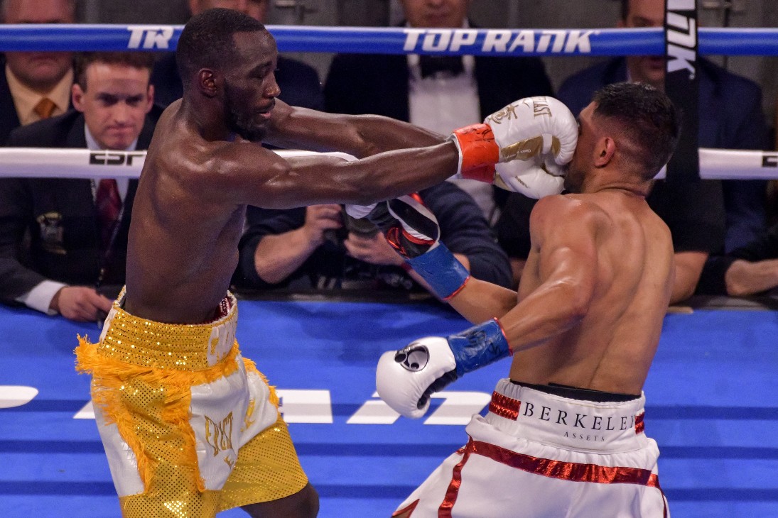 Теренс Кроуфорд (слева)