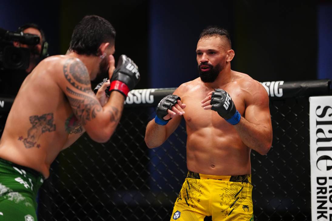 Лиото Мачида (слева)