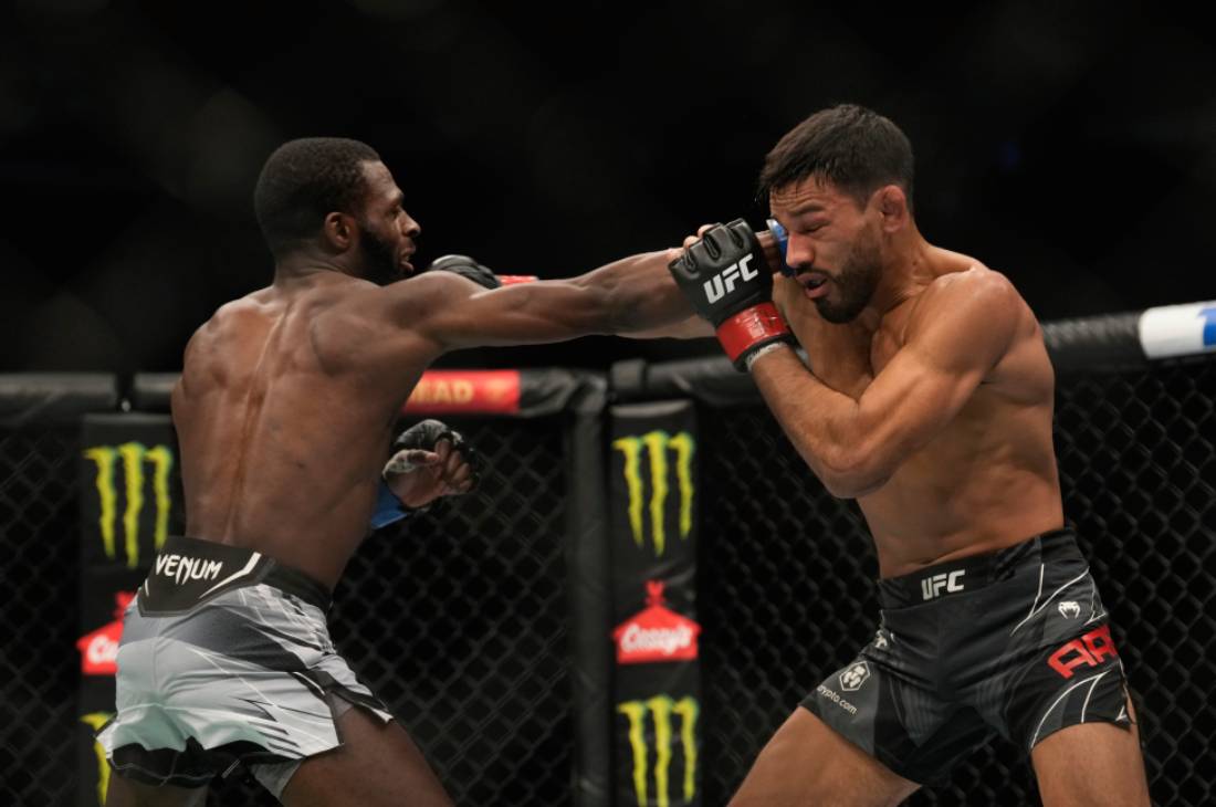 Монтел Джексон (слева)