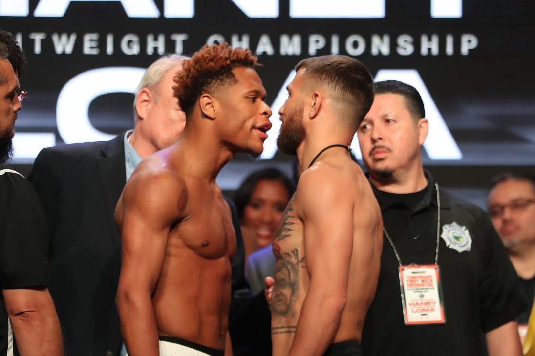 Девин Хэйни (слева)