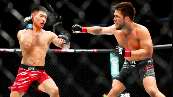 Сонг Ядонг (слева)