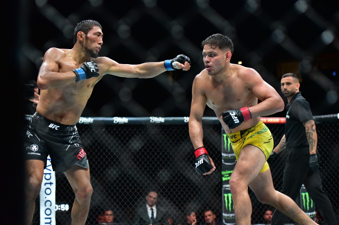 Мактыкбек Оролбай (слева)