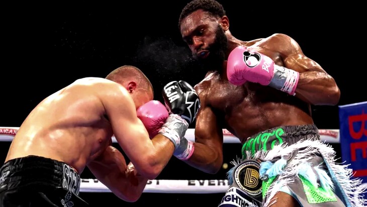 Джарон Эннис (справа)