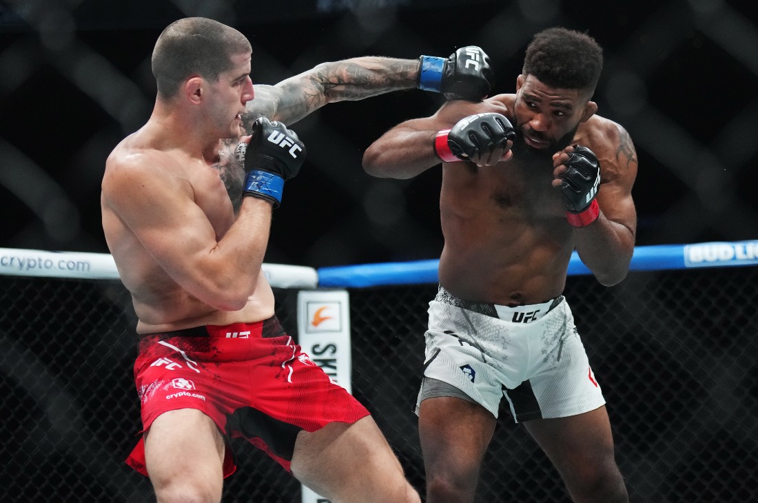 Крис Кертис (справа) 