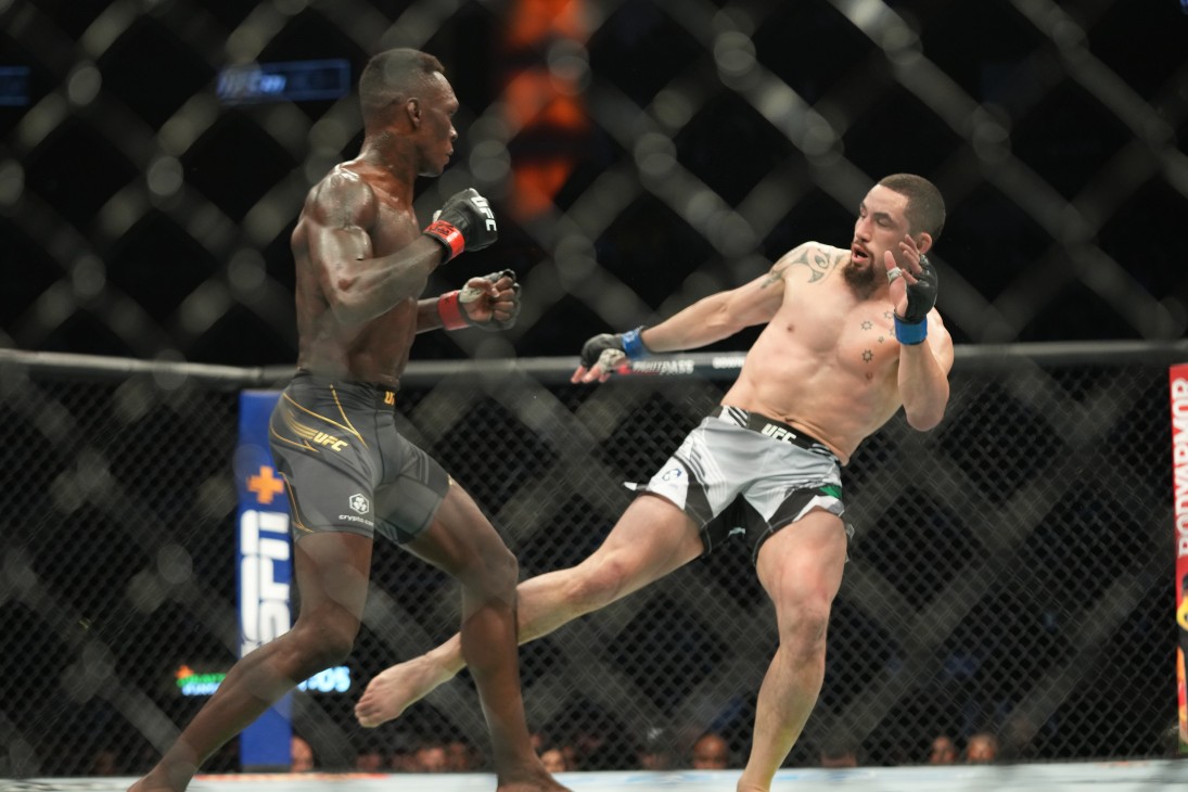 Роберт Уиттакер (справа)