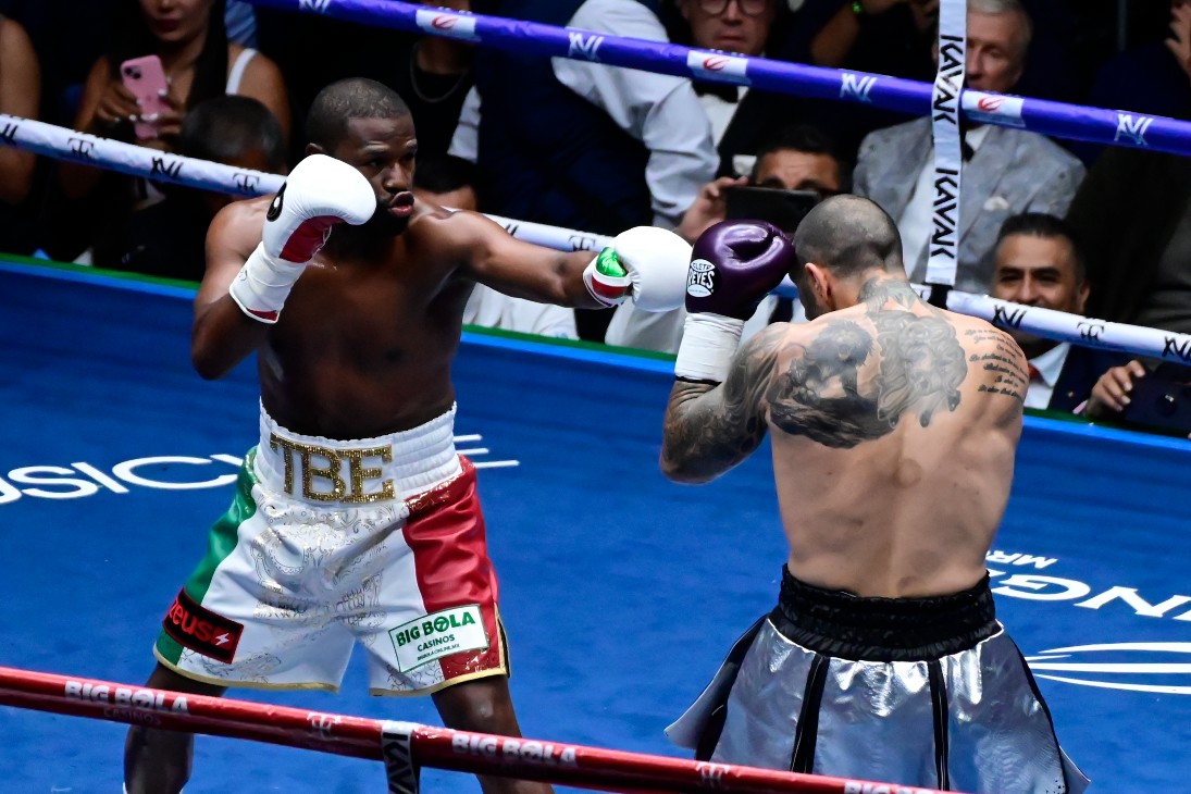 Флойд Мейвезер и Микура Асакура