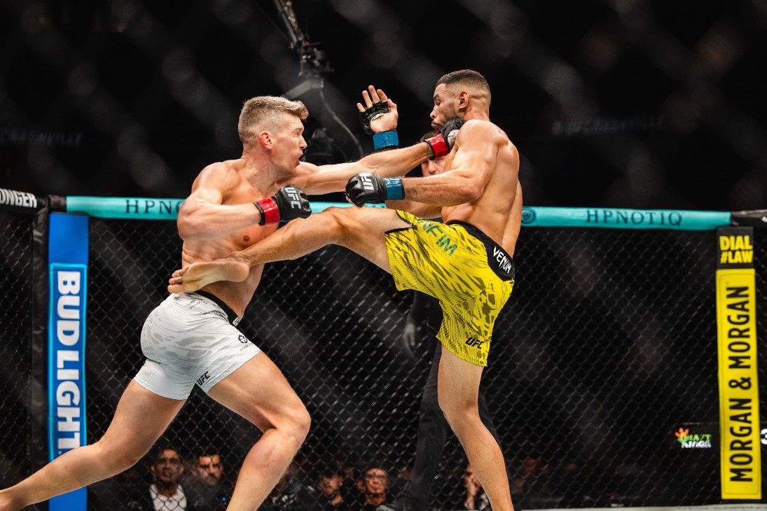 Стивен Томпсон против Габриэля Бонфима