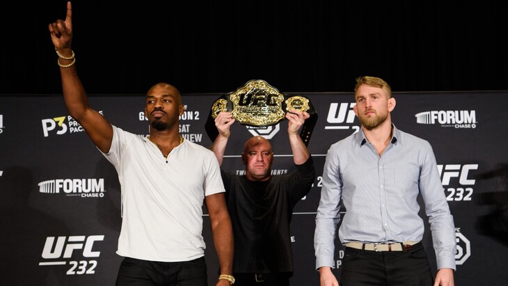 Александр Густафссон (справа)