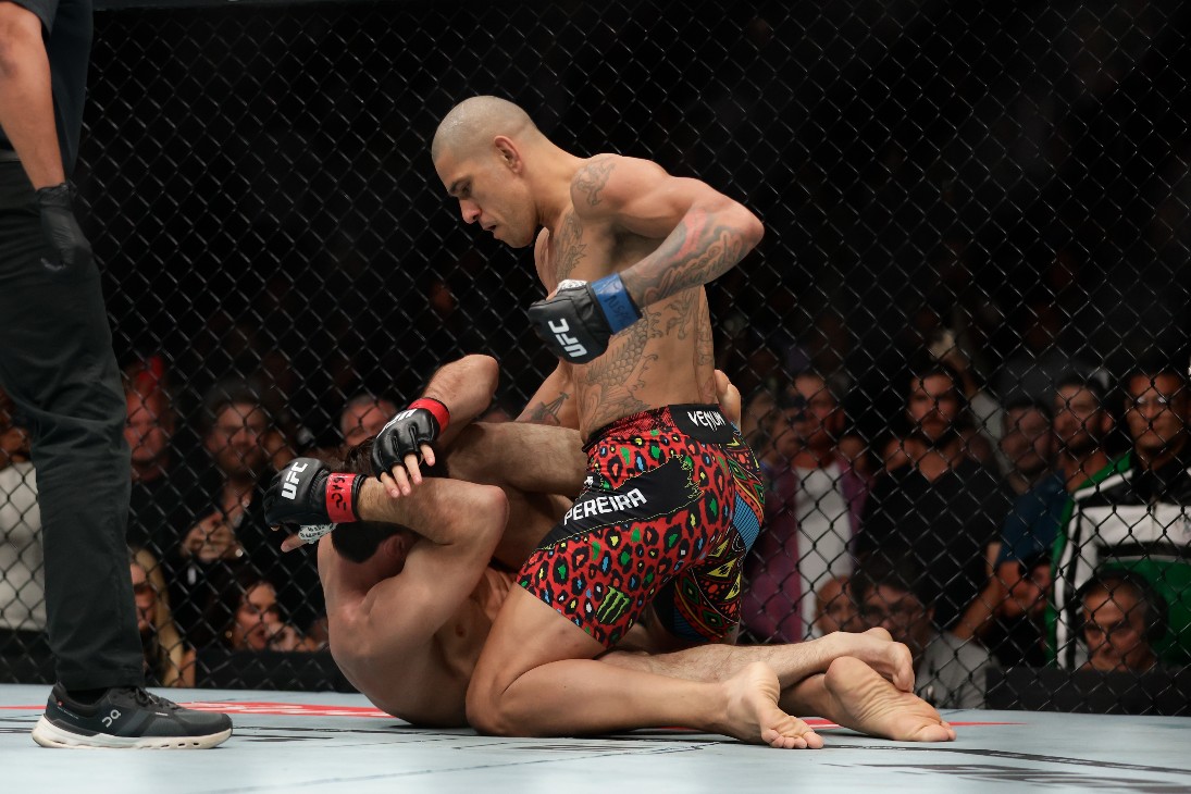 Алекс Перейра против Магомеда Анкалаева